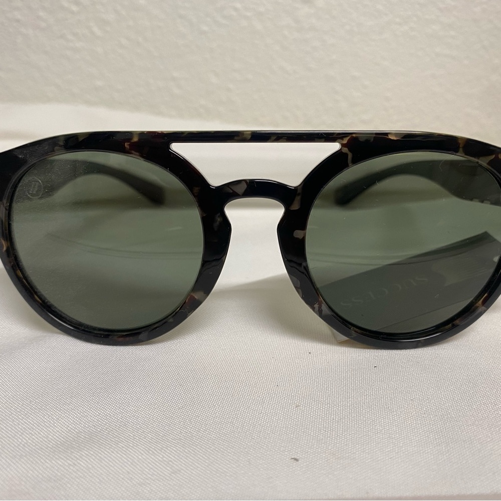 BLENDERS Sunglasses Unisex Polarized Tortoise Frame. New!!
